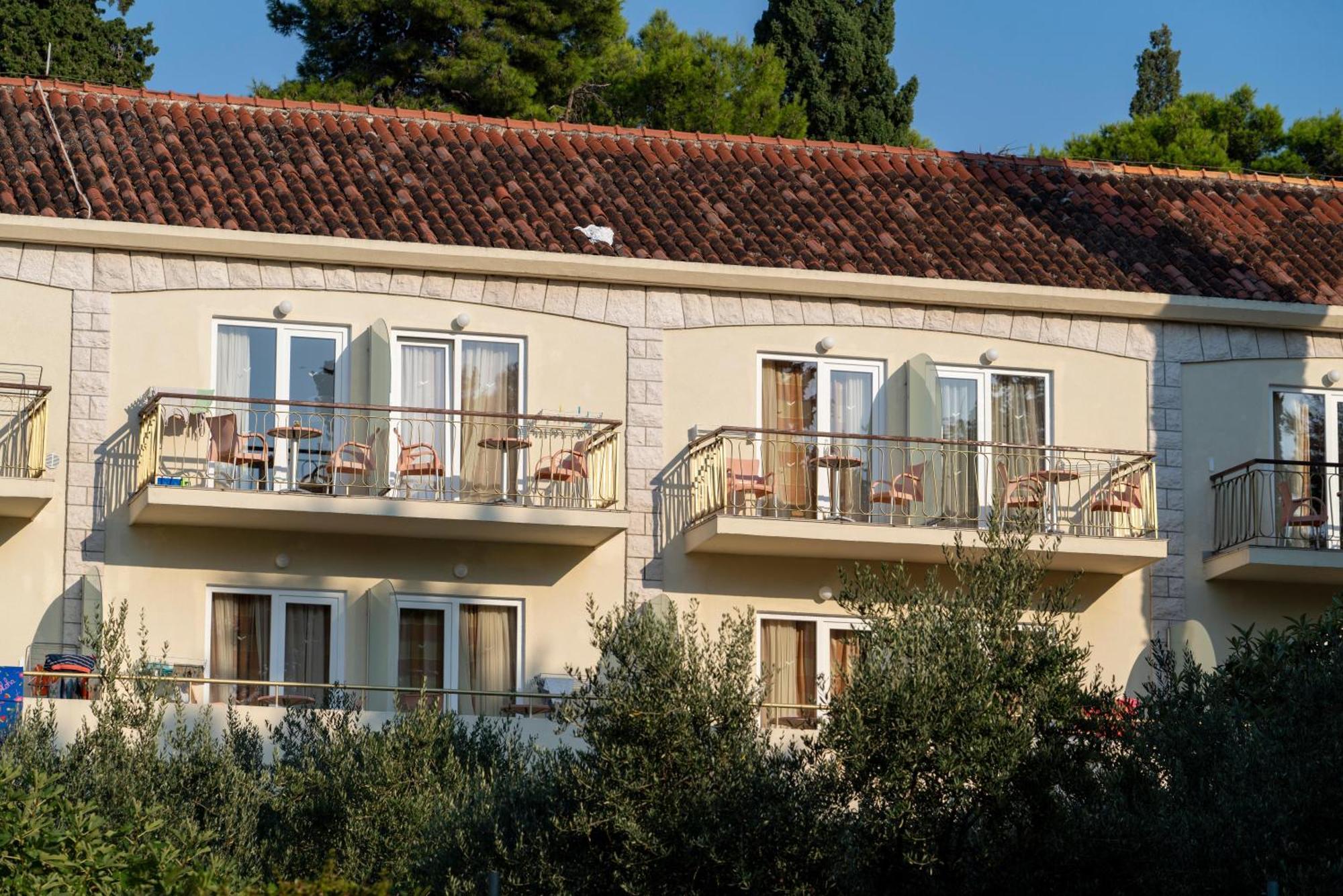 Aminess Vival Casa Velaris Hotel Supetar Exterior photo